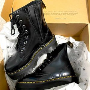 Doc Marten Airwavers Size 7